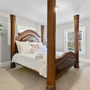 Cozy 4b Retreat Near Uptown King Beds Sleeps 12 Holiday home Charlotte