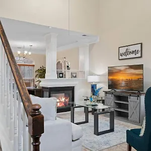 Cozy 4b 2 5b King Beds Jacuzzi Holiday home Charlotte